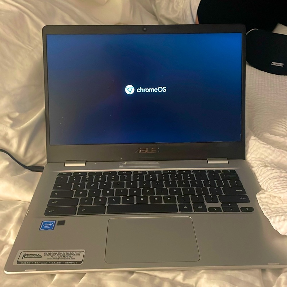 Good condition 2024 version Asus chromembook